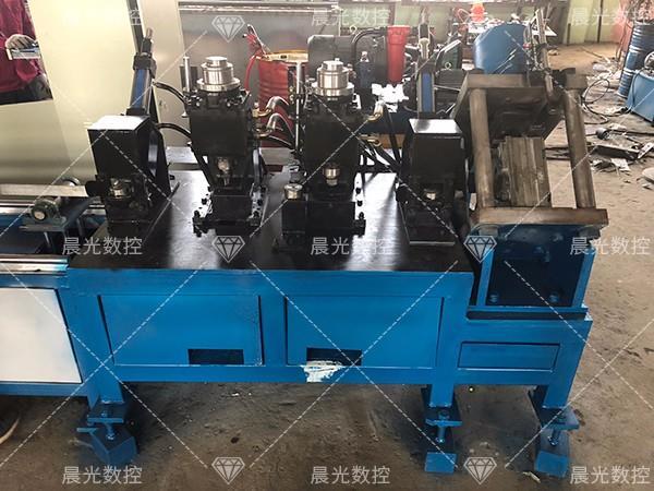 角鋼沖孔機(jī)出現(xiàn)噪音怎么辦？