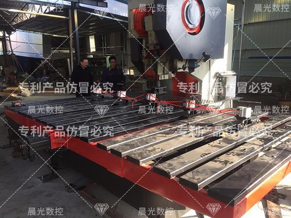 我們應(yīng)該如何安裝沖床送料機(jī)？
