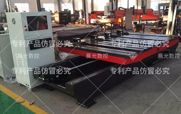  操作沖床自動(dòng)沖料機(jī)時(shí)應(yīng)該注意什么？